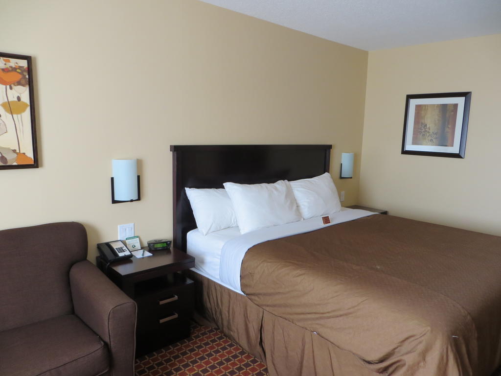 Poplar Tree Inn Stoughton ภายนอก รูปภาพ