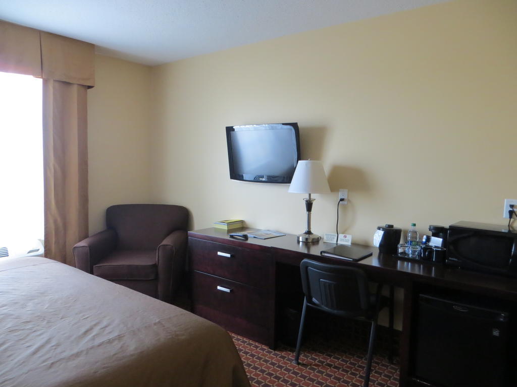 Poplar Tree Inn Stoughton ภายนอก รูปภาพ