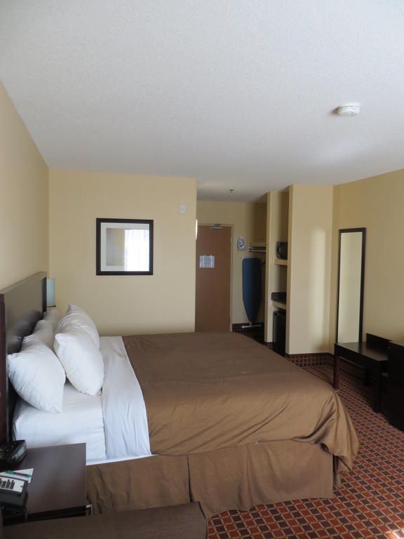 Poplar Tree Inn Stoughton ภายนอก รูปภาพ