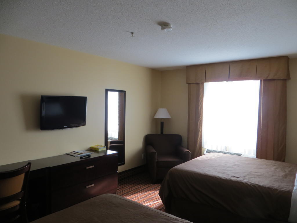 Poplar Tree Inn Stoughton ภายนอก รูปภาพ
